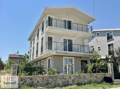 [kassel Yapı] Merkezi Konumda - Kombi & Petekli - 4+1 Villa