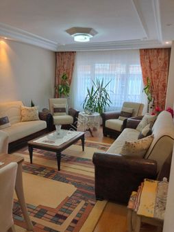 Karacaibrahim Mah. Dereüstü Sokakta Satılık 3+1 Daire