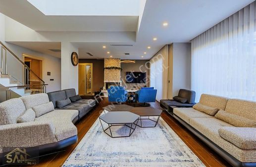 Olea Evleri'nde Müstakil Havuzlu 980 M2 Arsa Paylı Satılık Villa