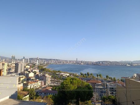 İzmir Bayraklı Deniz Manzaralı 2+1 Ara Kat Kiralık Daire