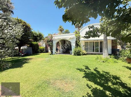 Site İçinde Muhteşem Deniz Manzaralı Satılık Villa