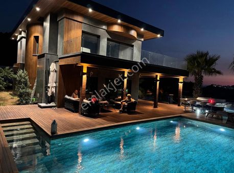 Bodrum Yalıkavak 'ta Kesintisiz Deniz Manzaralı Satılık Villa
