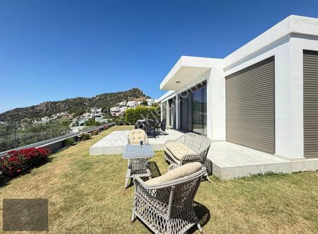 Yalıkavak'ta Tek Kat Kesintisiz Deniz Manzaralı Satılık Villa