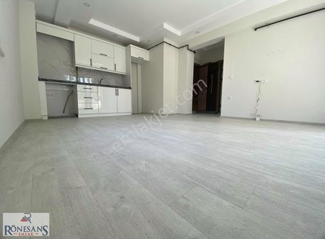 Rönesans Emlaktan 1+1 Satılık