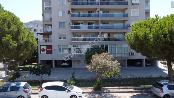 Narlıdere Harika Lokasyon'da Deniz Manzaralı Arakat Daire