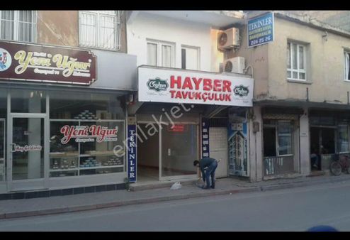 İbo Osman Caddesinde Satılık İşyeri Üstü Ev