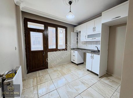 Bezirganbahçe'de 2+1 Satılık 115 M2 1.kat Cadde Üzeri Daire !!