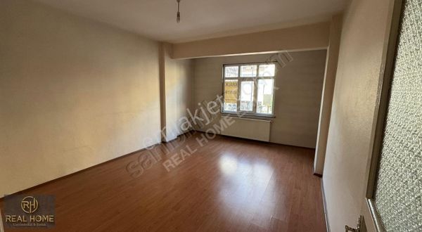 İkitelli Salı Pazarın'da Cadde Üzeri 2+1 Kiralık 120 M2 1.kat