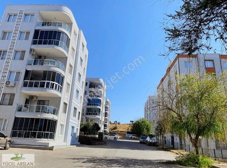 Çiğli 'de Site İçinde Ebevym Banyolu Kiracısız Satılık 3+1 Daire