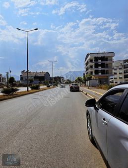 Döşemealtı Yeniköy 576 Mt .80 Emsal Köşebaşı Parka Cephe Arsa