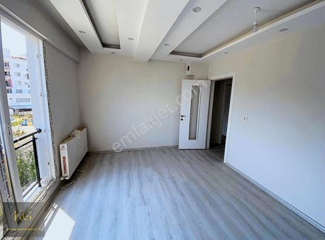 Manisa Yunusemre Muradiye Ana Cadde Dibi 2+1 Daire