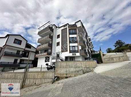 Gölcük Piyalepaşa'da Satılık Arakat 3+1 Daire