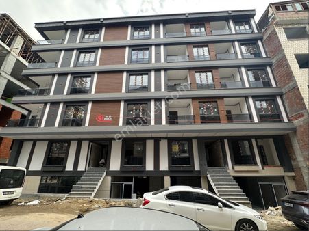 Avcılar Merkez Mah.sıfır Cadde Üstü 2+1 Ara Kat Daire