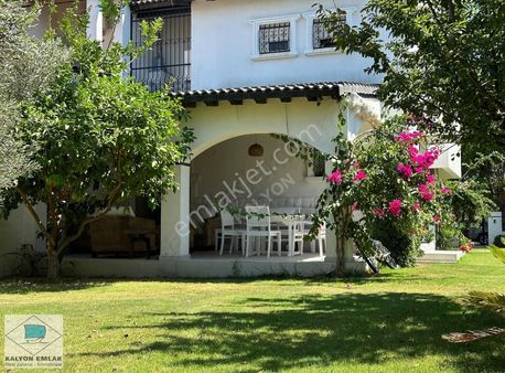 Çeşme Ilıca Da Satılık Geniş Bahçeli Ful Eşyalı Bakımlı Villa