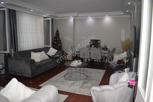 Büyükçekmece Cumhuriyet Mah Lüx Merkezi Geniş Bahçeli 2+1 Satılık Daire