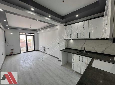 Sümbüller'den Sırma Yakını Balkonlu Lüx Tasarım Kocaman 1+1