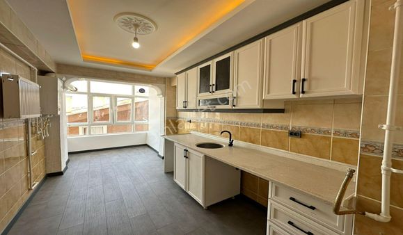 Ufuktepede Cadde Kenarı Katta Asansörlü Güneşi İçinde