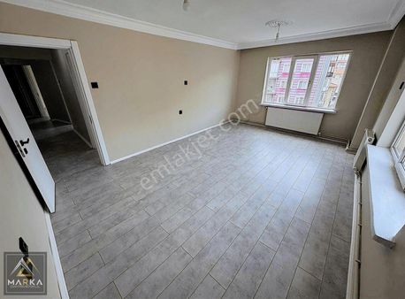 Marka'dan Menderes Caddesi Ara Kat İçi Full Yapılı Kiralık 3+1