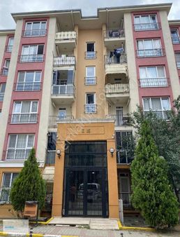 Başiskele Havuzlu Bahçede Eşyalı Kiralık Arakat 2+1 Eşyalı Daire