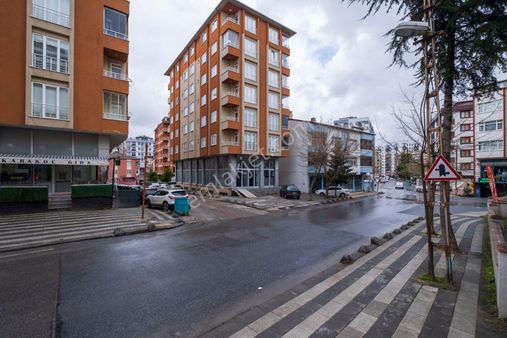 Çekmeköy Cumhurıyet Caddesı Üstü 420m2 Kıralık 2 Katlı Mağaza