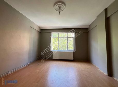 Darıca Merkez'de Ziraat Bankası Karşısında Kiralik 2+1ara Kat