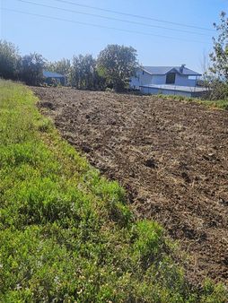 Nilvest'den Dağyenicede Yerleşim Bölgesine Yakın Manzaralı Arazi