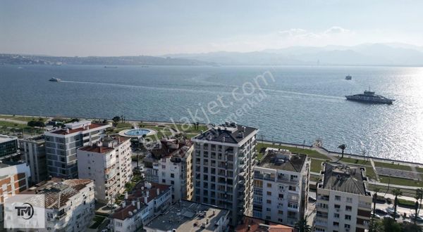 Bostanlı Sahilde Deniz Manzaralı 3+1 - 143 M2 Yalı Dairesi