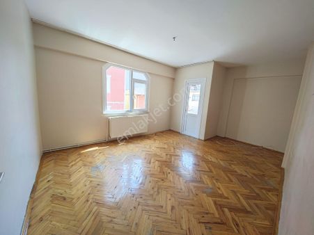 Bahçelievler Cumhuriyetmah.3+1 95m2 Ara Kat Daire