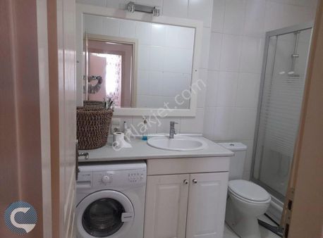 Sapanca Dibektaş'ta Göl Manzaralı Havuzlu Satılık Villa