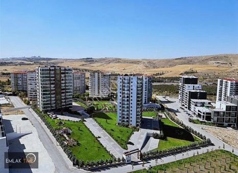 Perla Yalçın Park Evlerinde 4+1 Kapalı Otoparklı Ara Kat Daire