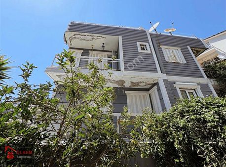 Kuşadasının En Gözde Bölgesinde 5+1deniz Manzaralı Satılık Villa