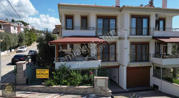 Ömür Emlak'tan Kapalı Garajlı 3+1 Ayrı Mutfak Köşe Villa
