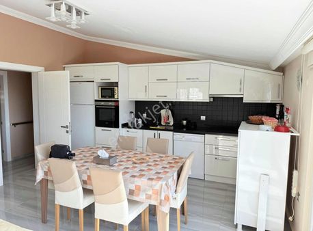 Didim Akbükte Deniz Manzaralı Havuzlu Eşyalı Dubleks Daire