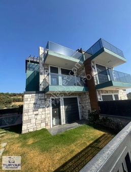 Turyap Foça'dan Reva Konaklarında Satılık 3+1 Lüks Villa