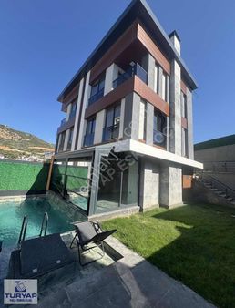Turyap Foça'dan Satılık Havuzlu Asansörlü Lüks Villa
