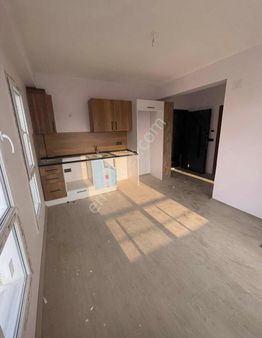 Erdemerden Çınarlıda Bulvar Üzeri Satılık 1+1