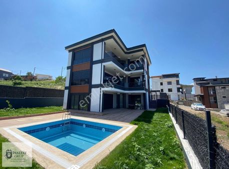 Başiskele Damlar Mh De 6+2 Satılık Lüx Triplex Villa