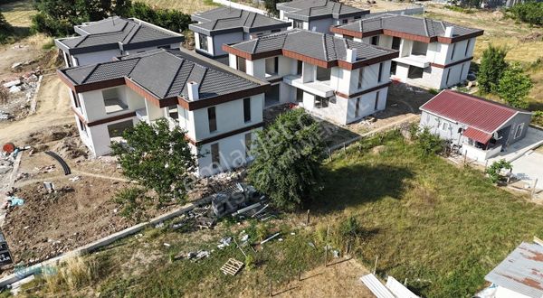 Metsa'dan Akınlar'da 290 M2 4+1 Satılık Lüks Tekil Villalar