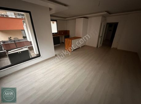 Arya'dan Teyyaredüzünde Kurumlarınların Yanında Caddede 2+1