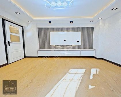 Elit Yapıdan Dekorlu Kullanışlı Giriş Satılık Dairesi