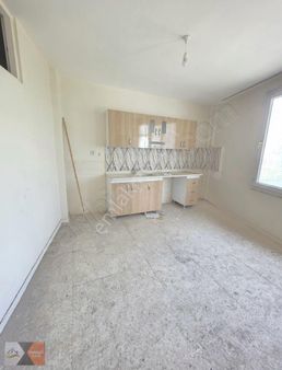 Mersin Müfide İlhan'da 296 M2 İcerisinde 2 Katlı 3 Daire 1 Dükka