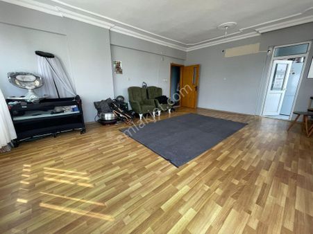 3+1 İskanlı Asansörlü Arakat Da Geniş Ferah Oturmaya Hazır Daire