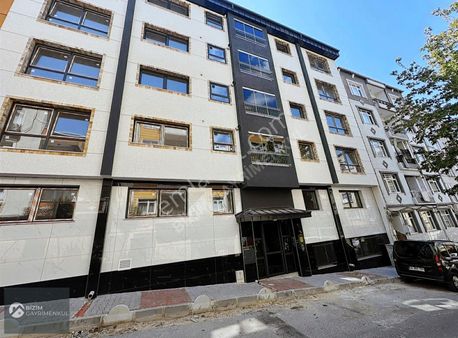 Esenler Seyit Onbaşı Cad Meydana Yakın Konumda 3+1 Büyük Daire