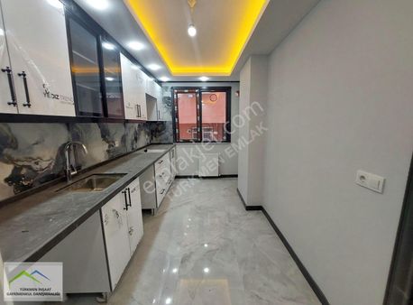 Türkmen Emlaktan Satılık Sıfır 2+1 Balkonlu Ara Kat Daire