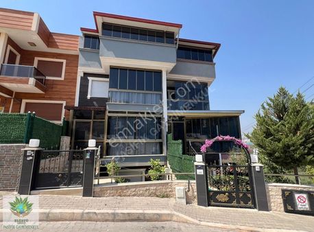 Pasifikten Beyazevlerde Ultra Lüx 8+1 Müstakil Tribleks Villa