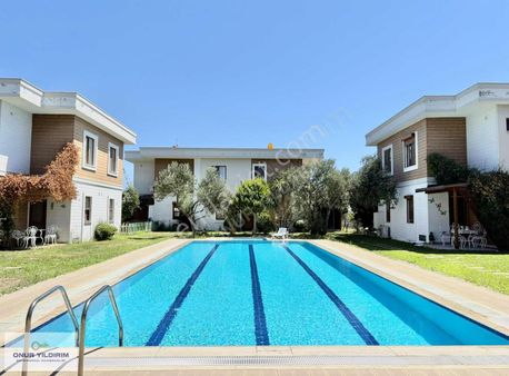 Onur Yıldırımdan Havuzlu Site İçinde 3+1 Şahane Satılık Villa