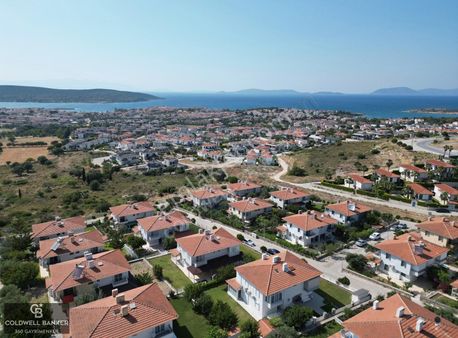 Çeşme Reisdere'de Huzurlu Ve Geniş Peyzajlı 3+1 Satılık Villa