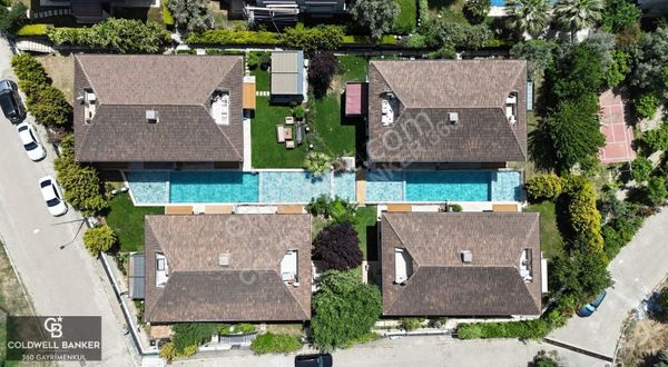 İzmir Güzelbahçe Kahramandere'de Site İçi Müstakil Villa Havuzlu