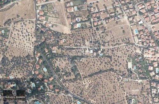 İzmir Urla'da Kat İrtifakı Yapılmış Satılık Hisseli Tarla