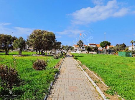 Urla Özbek Işık Sitesi Denize Sıfır Müstakil 4+1 Satılık Villa